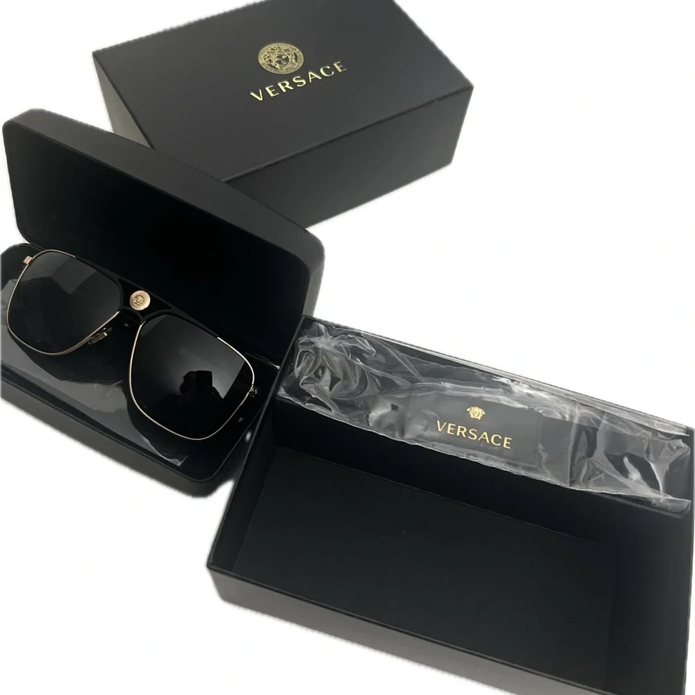 🔥VERSACE AUTH SUNGLASSES WITH ATTACHMENTS TO HANG OFF NECK FULL INCLUSION